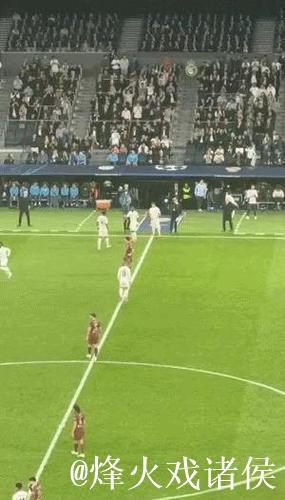 拜仁神童爆发！17岁欧冠戴帽，刷新姆巴佩纪录